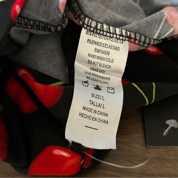 Leggings Depot Cherry Patterned High Waist Shorts L - Picture 4 of 8